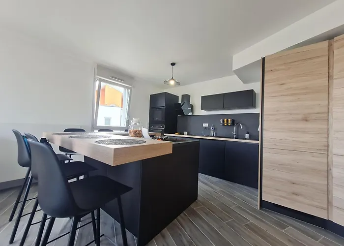 Contemporain 3 Avec Vue Sur Canal, Parking Et Internet à - Fr-1-584-343 *