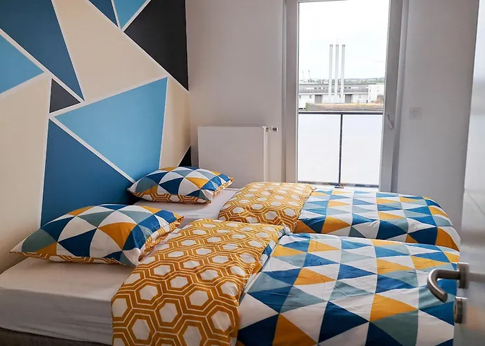 Contemporain 3 Avec Vue Sur Canal, Parking Et Internet à - Fr-1-584-343 *